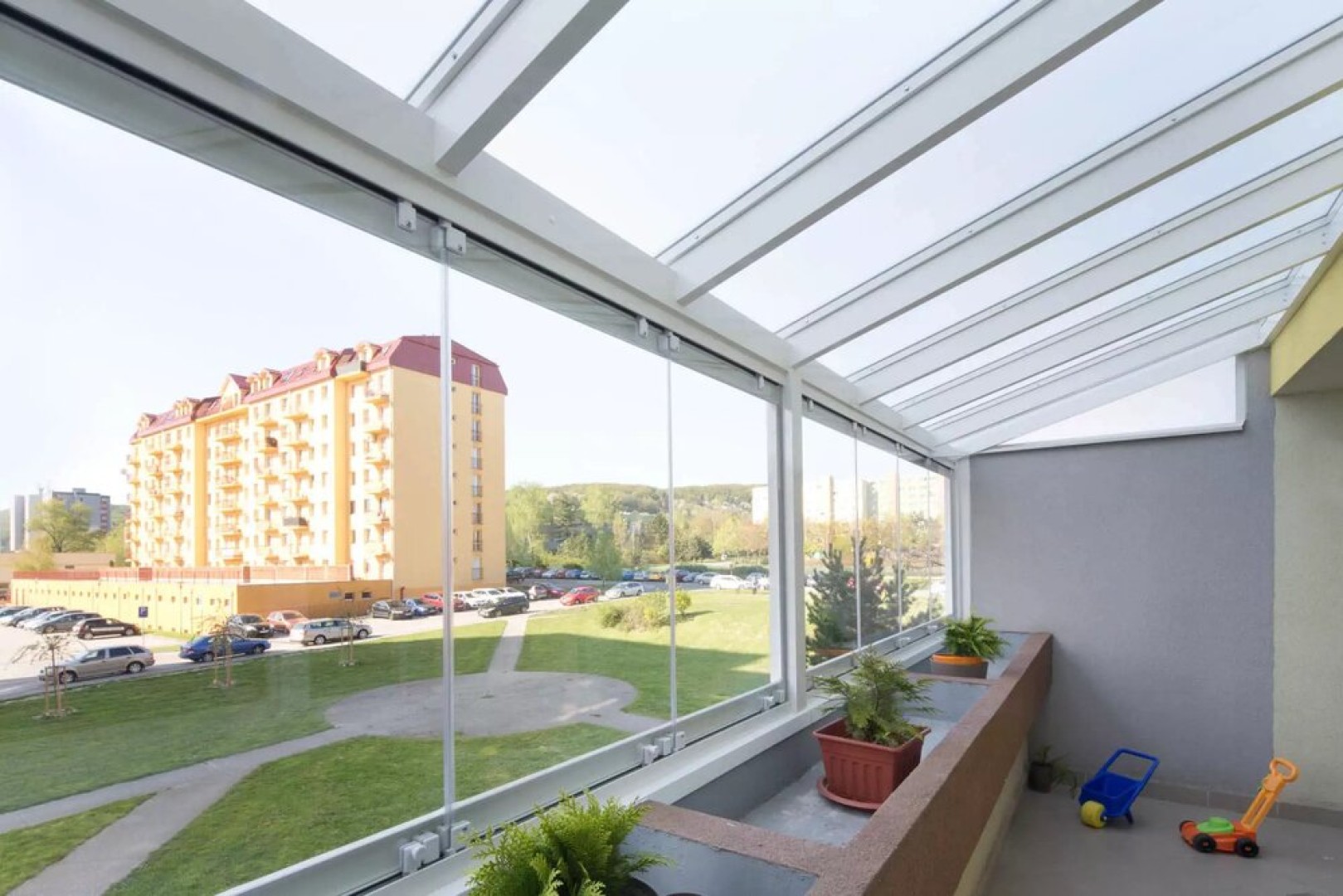 Zasklení balkonů LUX